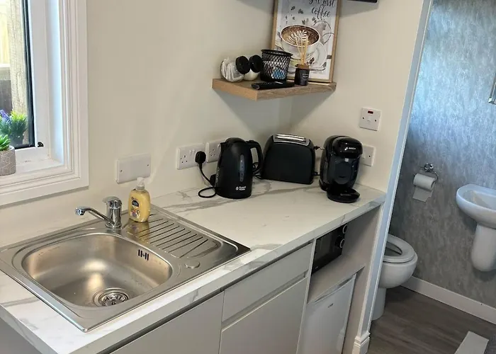 The Hideaway With Hot Tub *