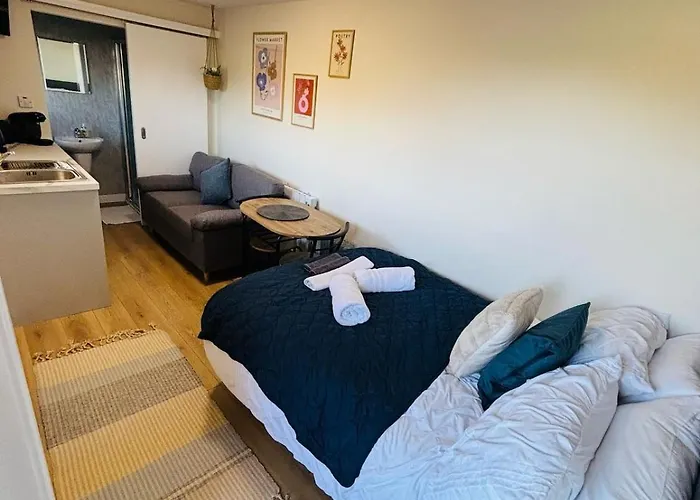 The Hideaway With Hot Tub Дом отдыха *